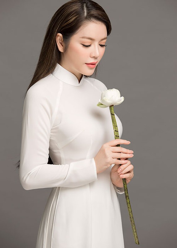 Khong sang chanh, dien ao dai nu sinh Ly Nha Ky van dep la lung-Hinh-3